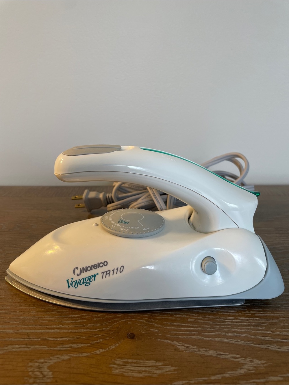 Norelco Voyager TR110 Travel Iron